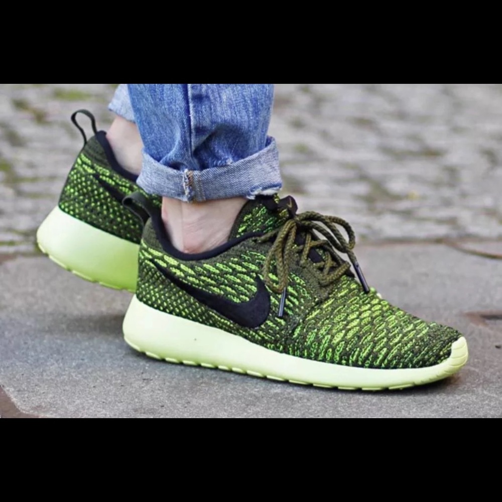 NIKE ROSHE RUN Flyknit sz 8 Sneakers